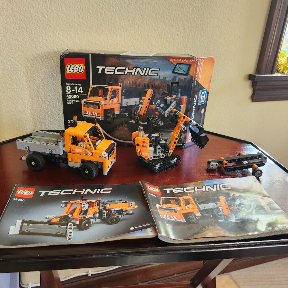 LEGO TECHNIC 2-IN-1 ROADWORK CREW (42060)